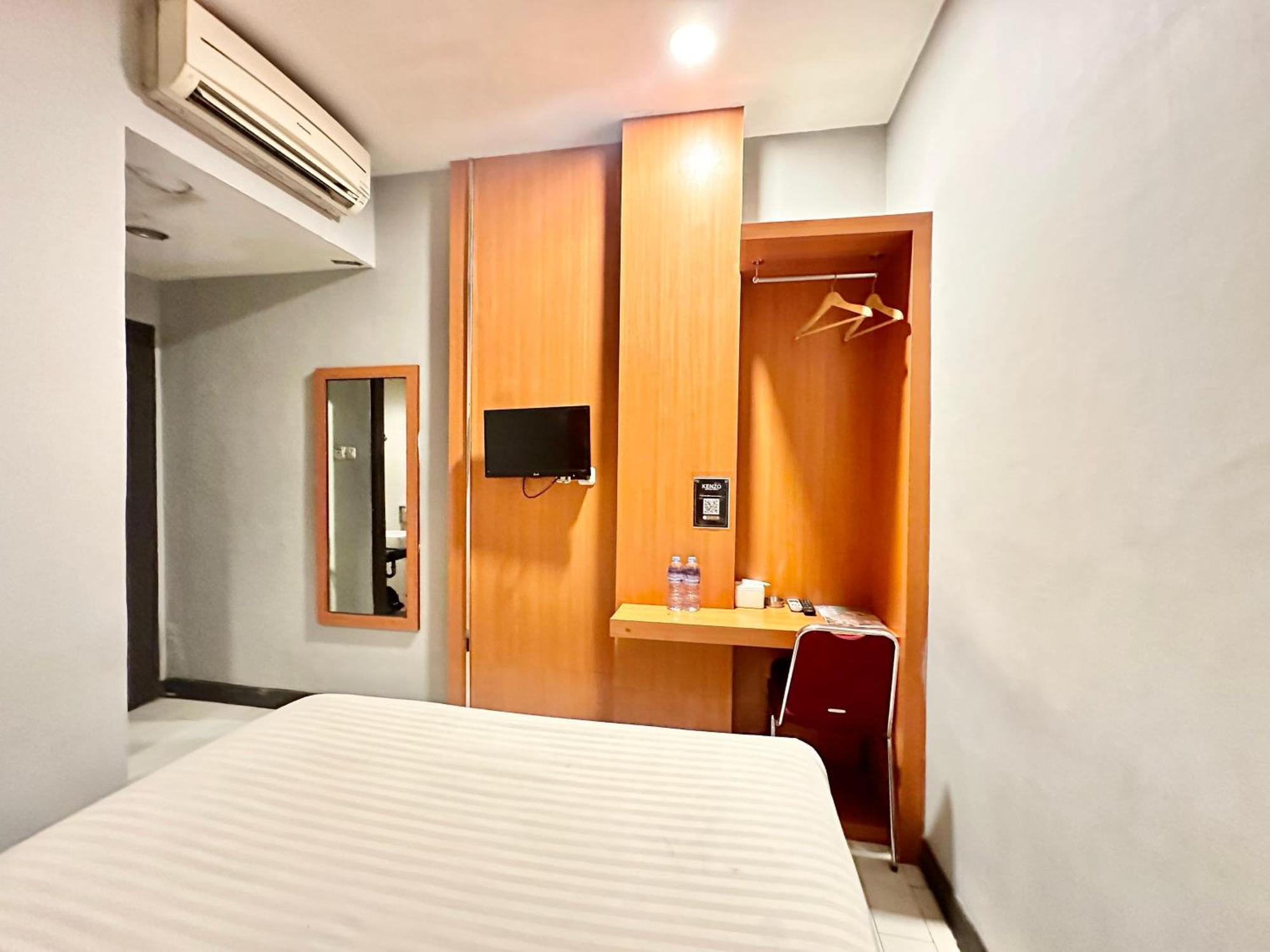 My Home Hotel Pontianak Exterior foto